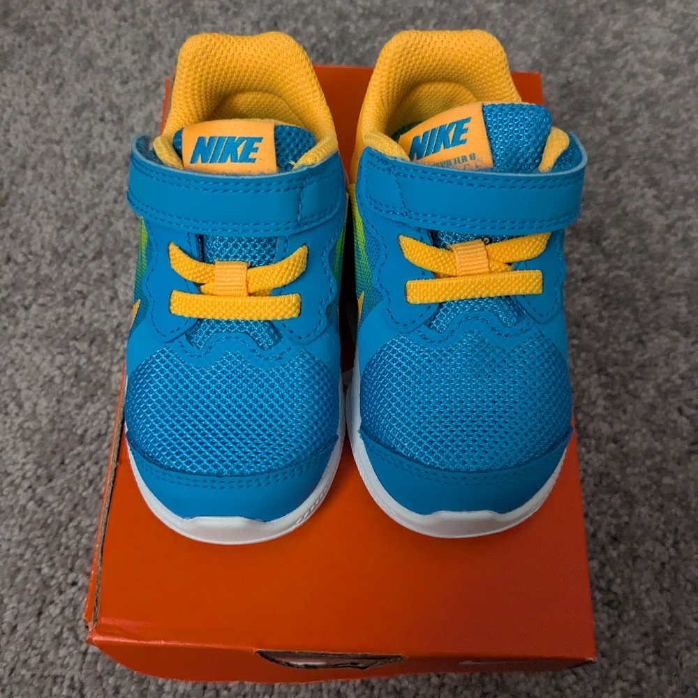 New Nike Downshifter 8 Fade Blue and Yellow Size 5c